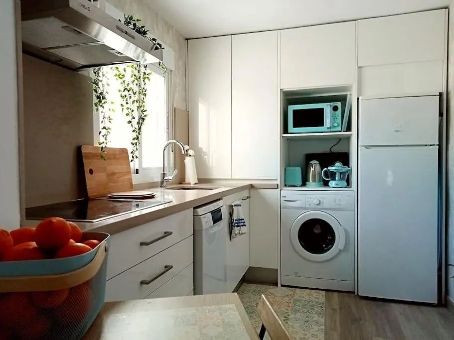 2Bdr Y 1 Salon Bonito Y Practico Apartamento En La Muralla Siviglia